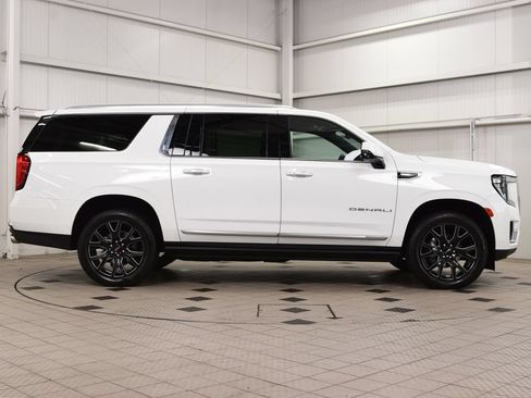Used 2024 GMC Yukon XL Denali AWD/4WD image 9
