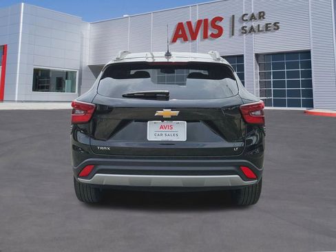 Used 2025 Chevrolet Trax LT w/ LT Convenience Package FWD image 5