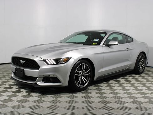 Used 2017 Ford Mustang Premium image 3
