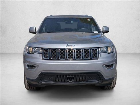 Used 2021 Jeep Grand Cherokee Laredo image 2
