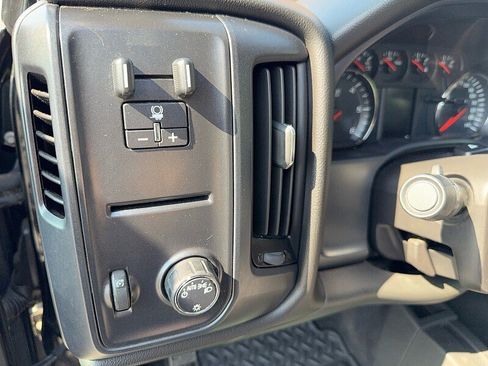 Used 2018 Chevrolet Silverado 1500 Custom w/ Custom Value Package AWD/4WD image 38