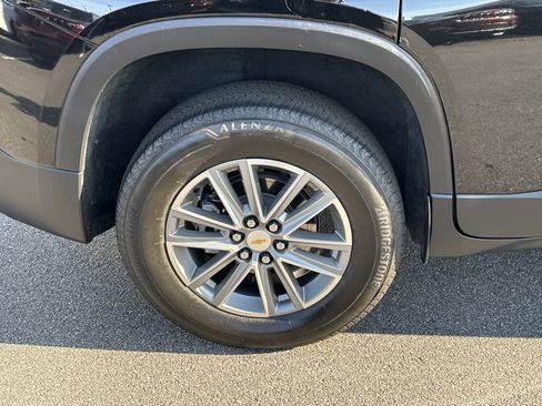 Used 2023 Chevrolet Traverse LT image 12