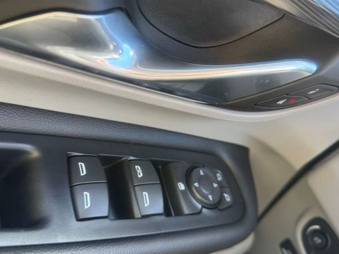 Used 2023 GMC Terrain SLE w/ Driver Convenience Package image 15