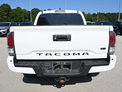 Used 2021 Toyota Tacoma TRD Off-Road w/ Technology Package AWD/4WD image 32