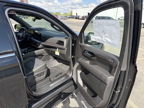 New 2026 Chevrolet Suburban Premier AWD/4WD image 35
