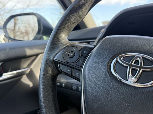 Used 2019 Toyota Camry LE image 19