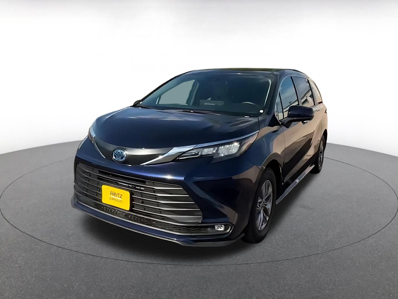 Used 2025 Toyota Sienna XLE FWD image 6