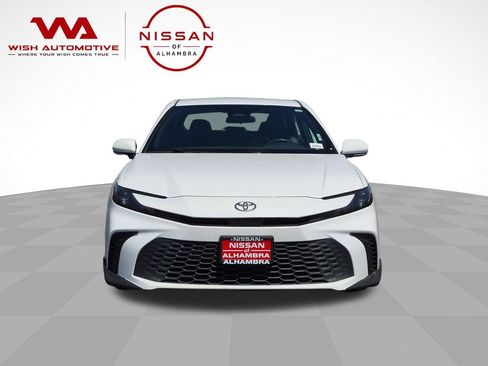 Used 2025 Toyota Camry SE FWD image 2