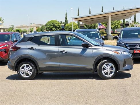 New 2025 Nissan Kicks Play S image 3