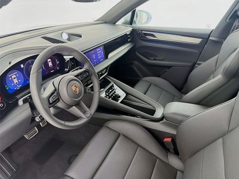 New 2025 Porsche Macan 4S Electric image 4