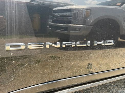 Used 2020 GMC Sierra 2500 Denali w/ Denali Ultimate Package AWD/4WD image 8