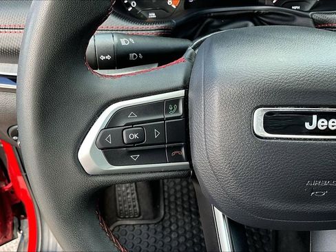 Used 2025 Jeep Compass Trailhawk AWD/4WD image 12