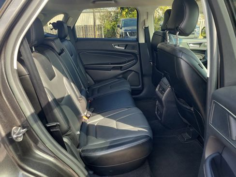 Used 2018 Ford Edge Titanium image 12