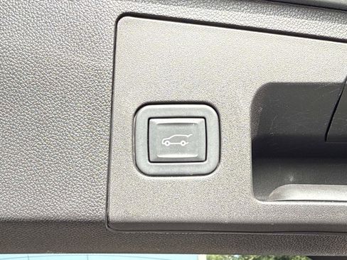Used 2024 Cadillac XT4 Luxury w/ Cold Weather Package FWD image 35
