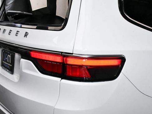 Used 2022 Jeep Wagoneer Series III w/ Premium Group I image 90