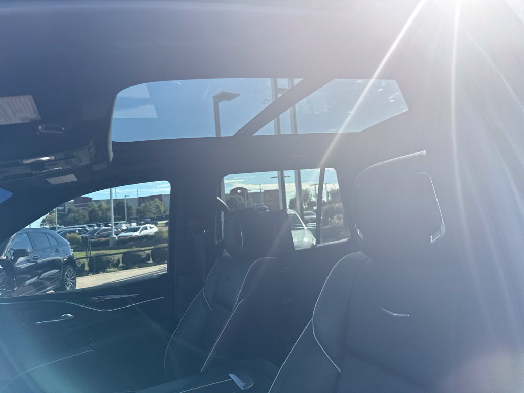 Used 2021 Cadillac Escalade Premium Luxury AWD/4WD image 12