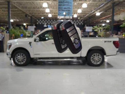 Used 2025 Ford F150 Lariat w/ Equipment Group 501A Mid AWD/4WD image 4