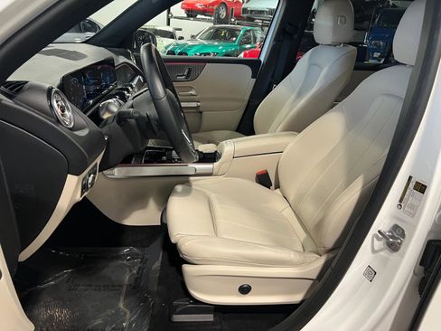 Used 2023 Mercedes-Benz EQB 300 4MATIC image 9