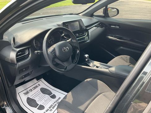 Used 2018 Toyota C-HR XLE FWD image 17