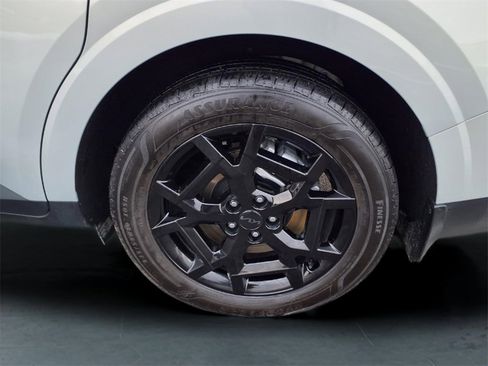 Used 2025 Kia Carnival SX Prestige image 11