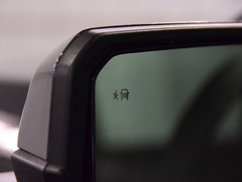 Used 2025 Chevrolet Colorado Z71 image 14