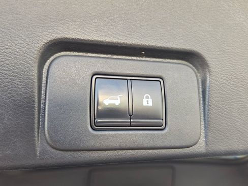 Used 2021 Nissan Rogue SV w/ Premium Package FWD image 11