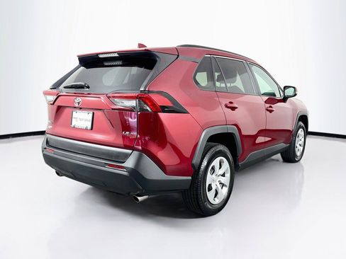Used 2019 Toyota RAV4 LE FWD image 2