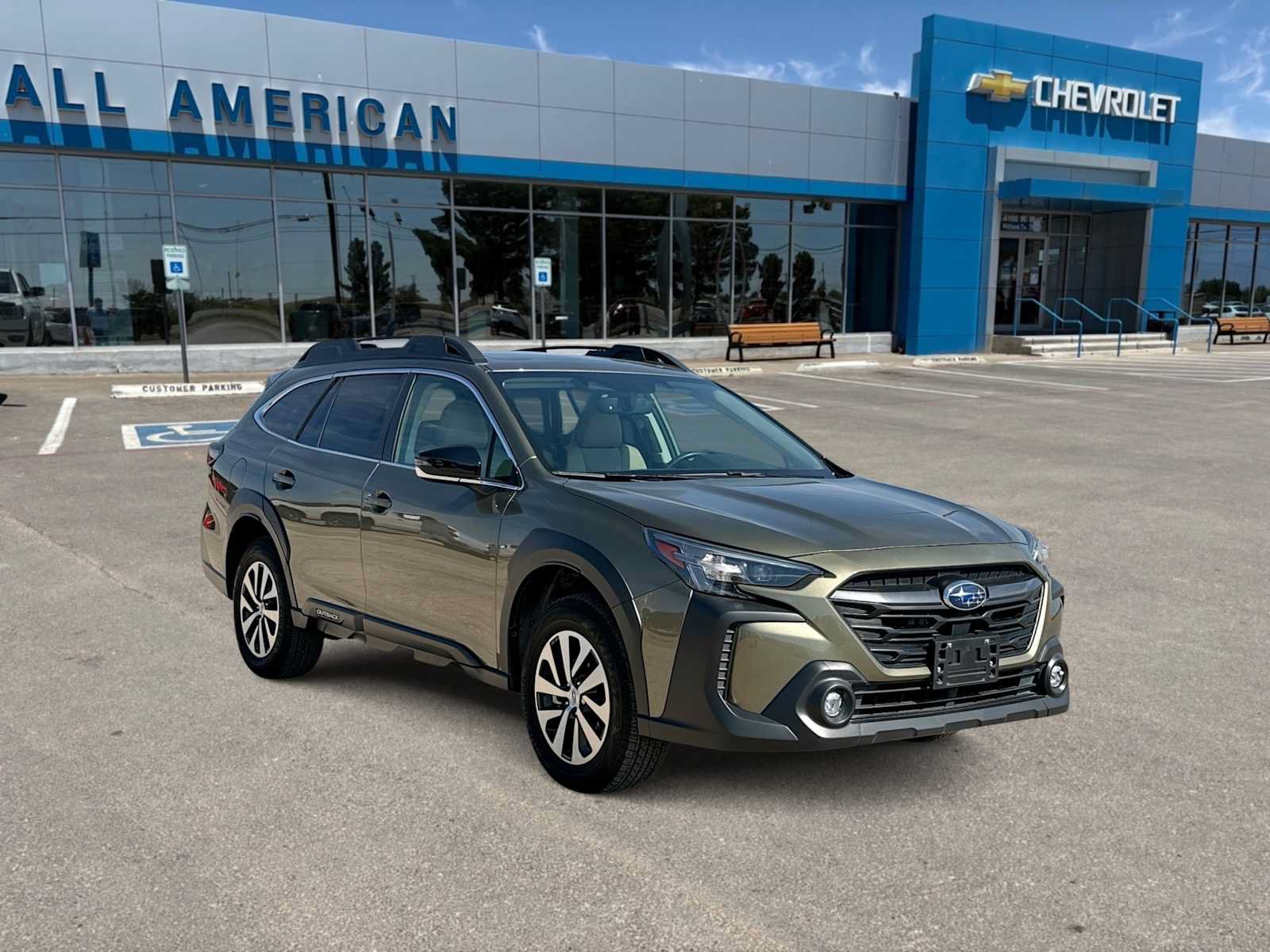 Used 2025 Subaru Outback Premium AWD/4WD image 2