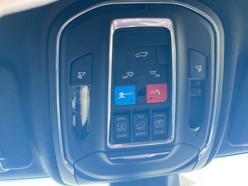 New 2025 Jeep Grand Cherokee Limited image 35