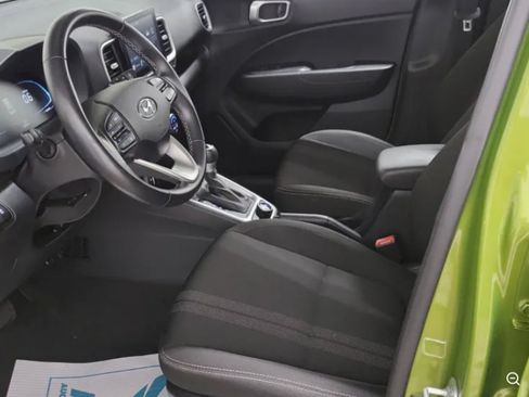 Used 2023 Hyundai Venue SEL w/ Cargo Package FWD image 11