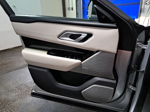 Used 2018 Land Rover Range Rover Velar R-Dynamic HSE AWD/4WD image 28