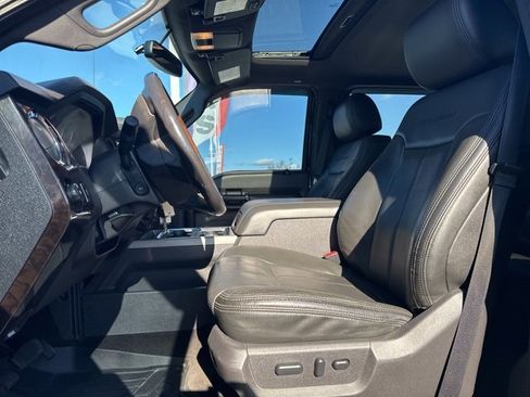 Used 2016 Ford F250 Platinum w/ Platinum Package image 10