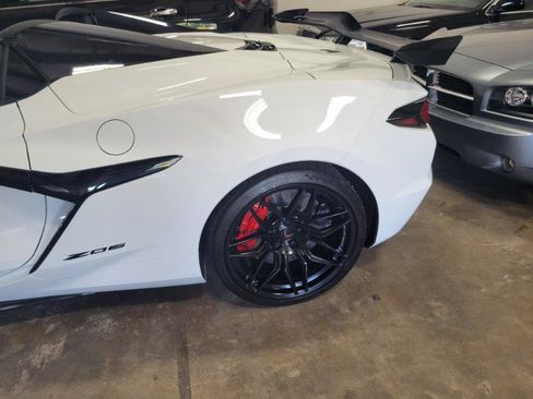 Used 2024 Chevrolet Corvette Z06 w/ Z07 Performance Package RWD image 6