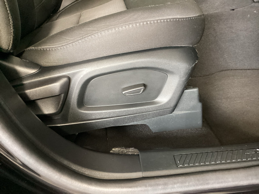 Used 2023 Ford Explorer XLT AWD/4WD image 10