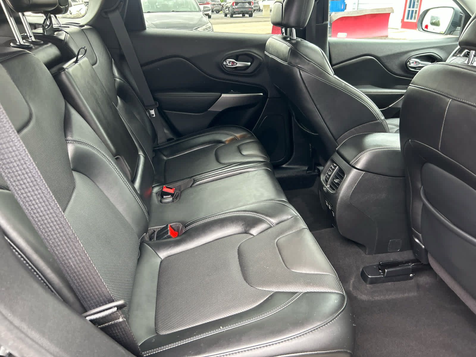 Used 2021 Jeep Cherokee Limited AWD/4WD image 28