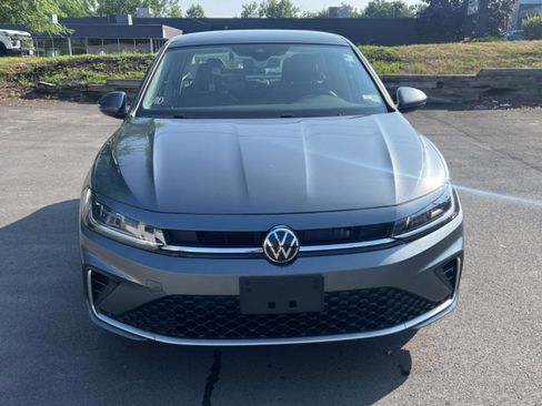 New 2025 Volkswagen Jetta SE image 2