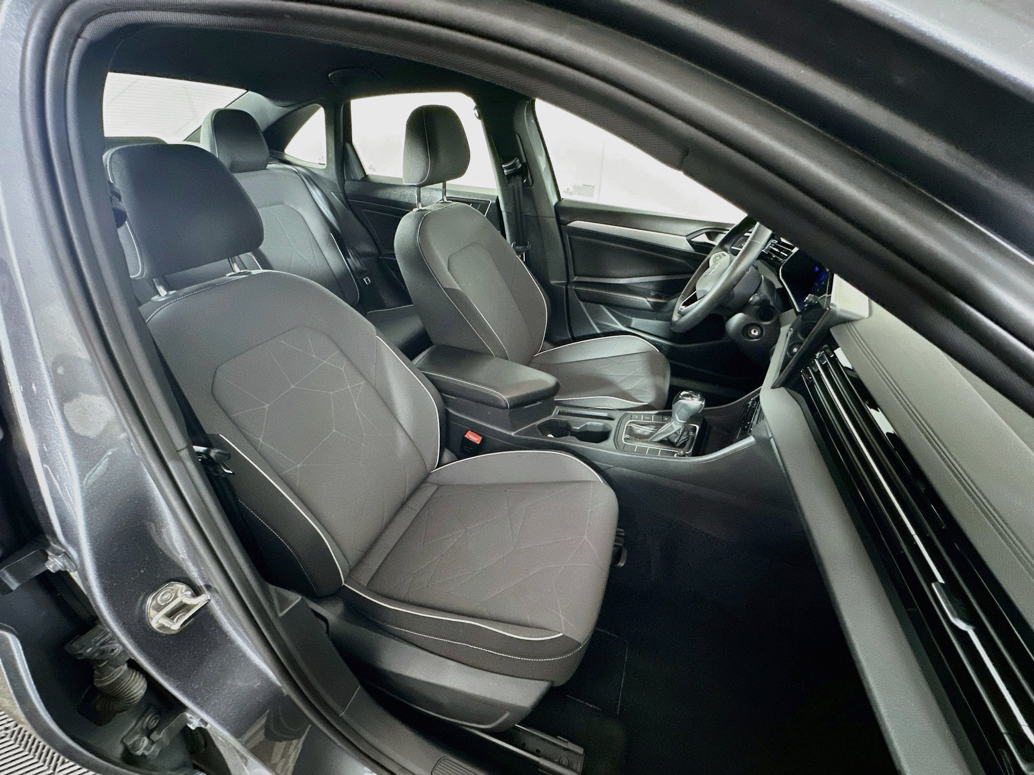 Used 2025 Volkswagen Jetta Sport FWD image 29