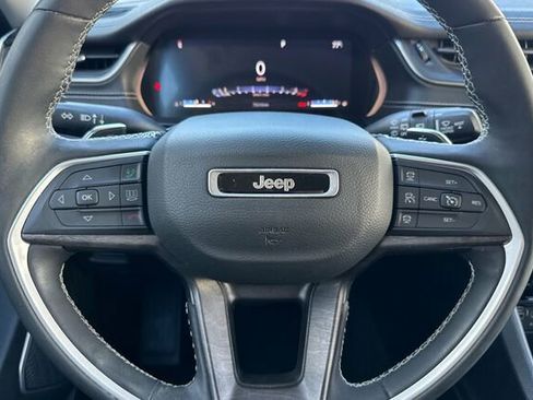 Used 2023 Jeep Grand Cherokee Limited image 21