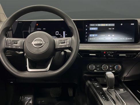 Certified 2025 Nissan Kicks SV w/ SV Premium Package AWD/4WD image 11