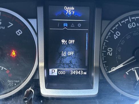 Used 2023 Toyota Tacoma SR5 AWD/4WD image 11