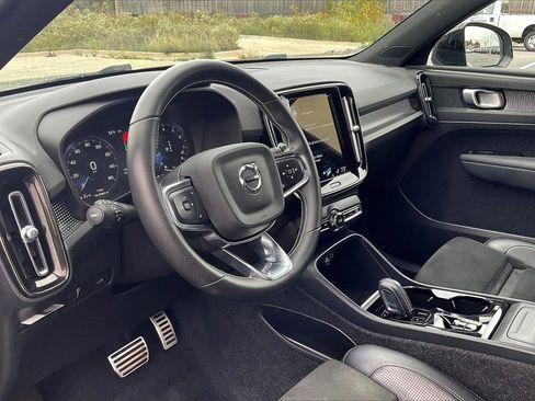 Used 2021 Volvo XC40 T5 R-Design w/ Climate Package image 14