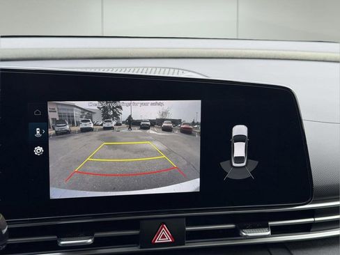 Used 2023 Hyundai Elantra Limited image 4