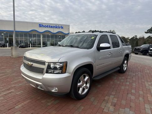 Used 2011 Chevrolet Avalanche LTZ image 1
