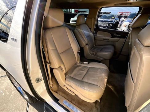 Used 2014 Chevrolet Suburban LTZ image 19