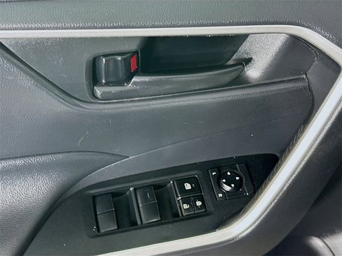Used 2019 Toyota RAV4 LE image 24