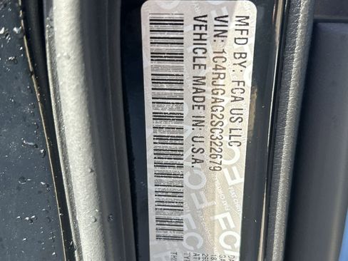 Used 2025 Jeep Grand Cherokee Laredo X image 2