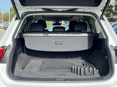 Certified 2019 Volkswagen Tiguan SEL Premium image 18