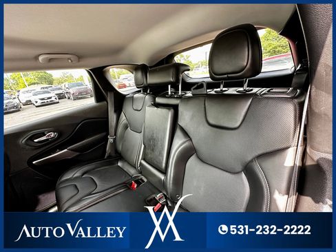 Used 2019 Jeep Cherokee Limited image 21