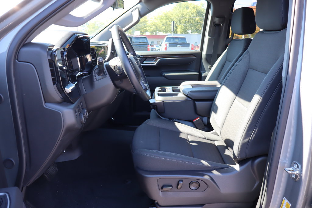 Used 2025 Chevrolet Silverado 1500 LT AWD/4WD image 4