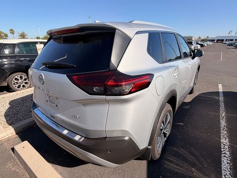 Used 2023 Nissan Rogue SV w/ SV Premium B Package FWD image 5